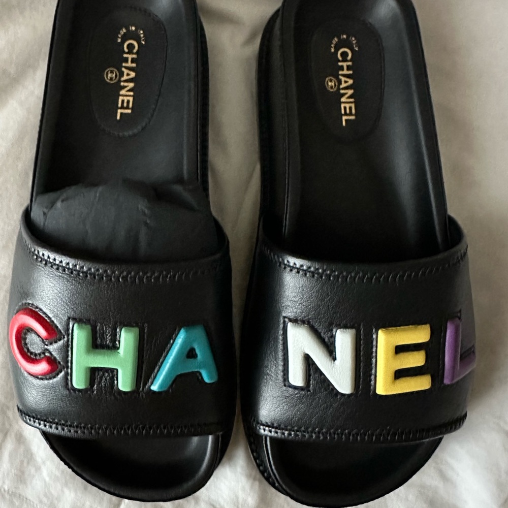 Chanel slides